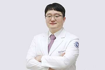 홍현진 척추센터장(신경외과 전문의) 대표사진
