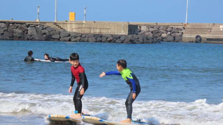 서프로와 유소년 서핑강습(슈트무료제공) 대표사진