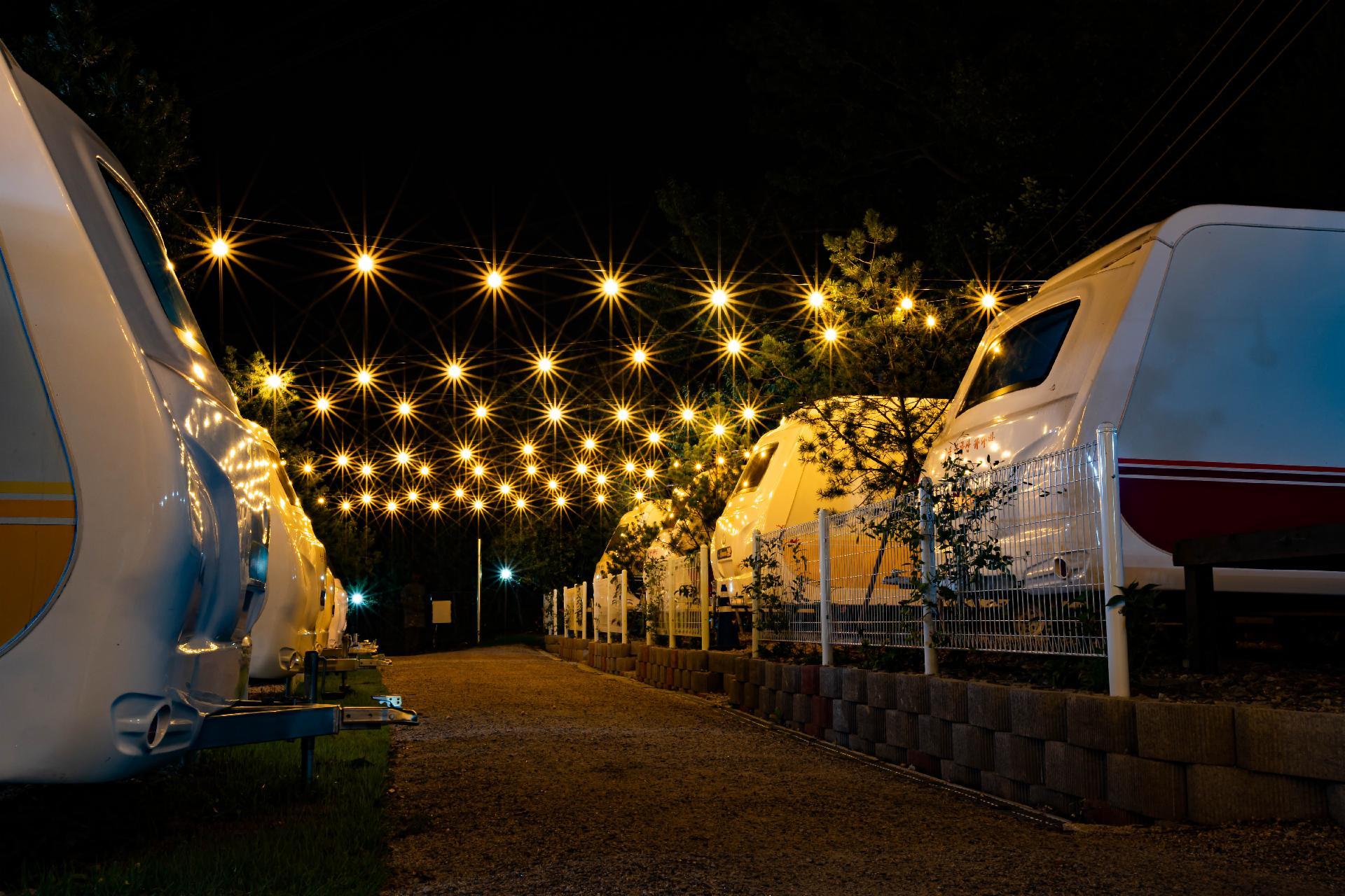 서울북한산럭셔리카라반&수영장글램핑 대표 이미지
