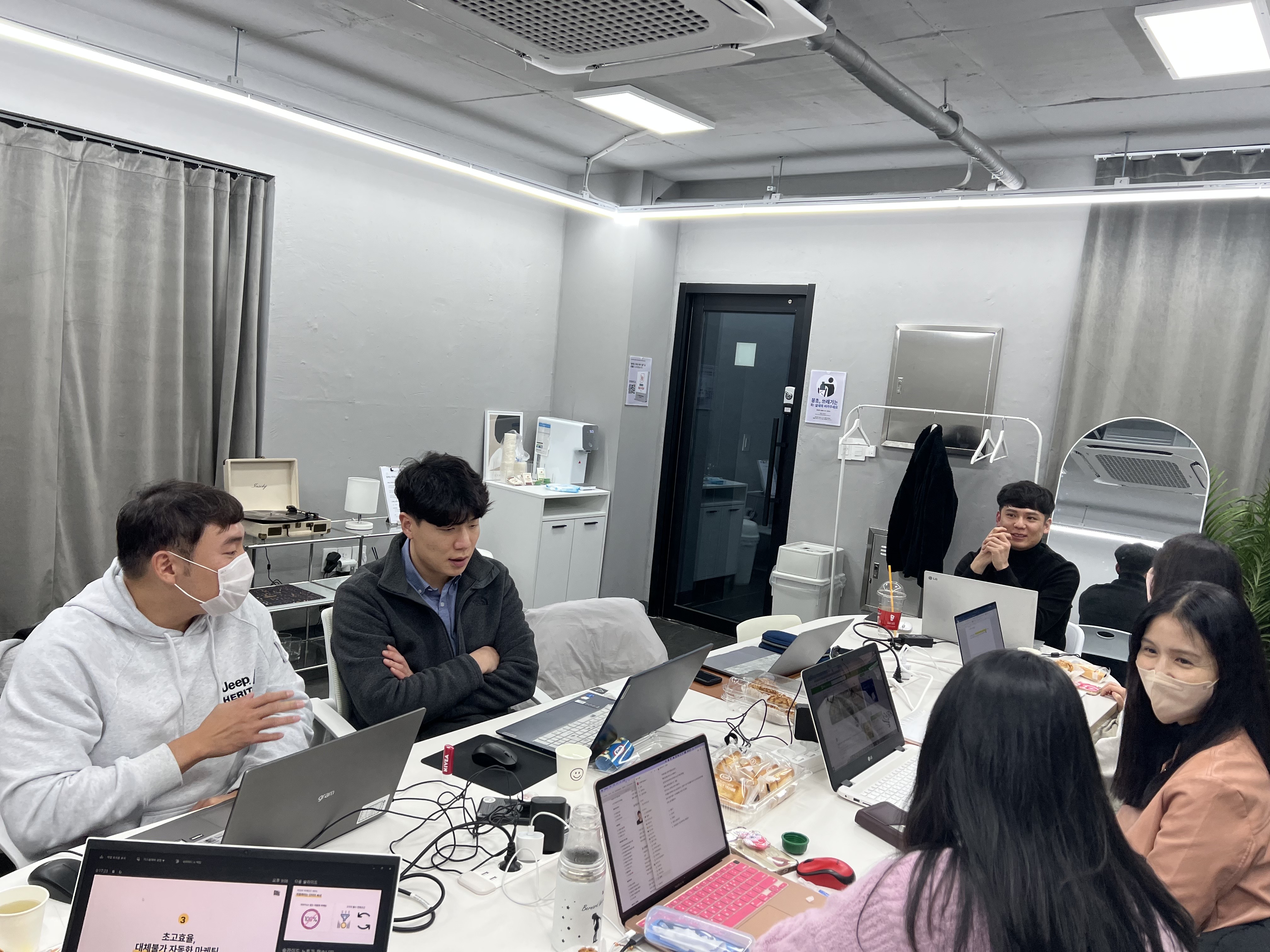 모임공간&스터디룸 돈버는아지트 modern