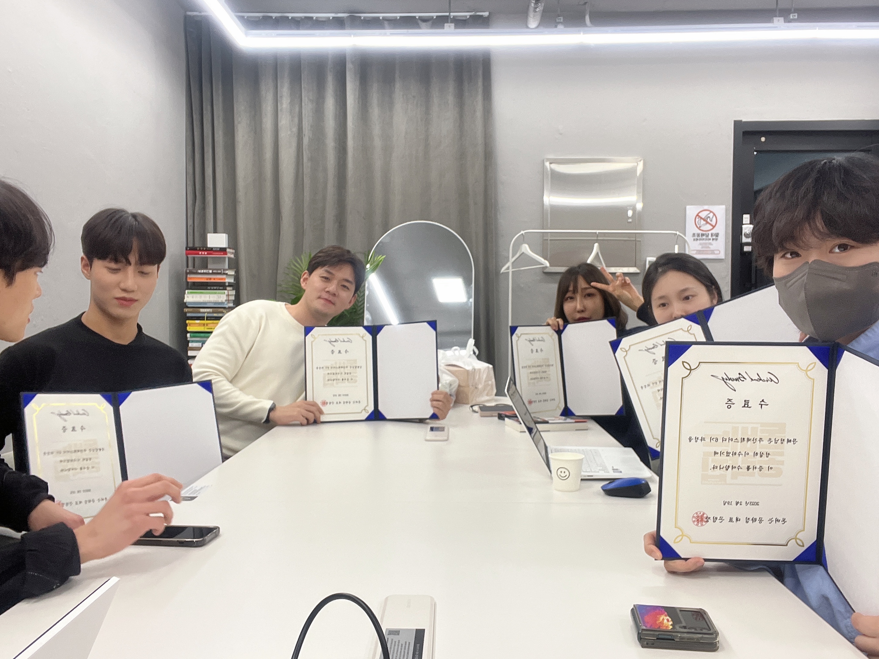 모임공간&스터디룸 돈버는아지트 modern