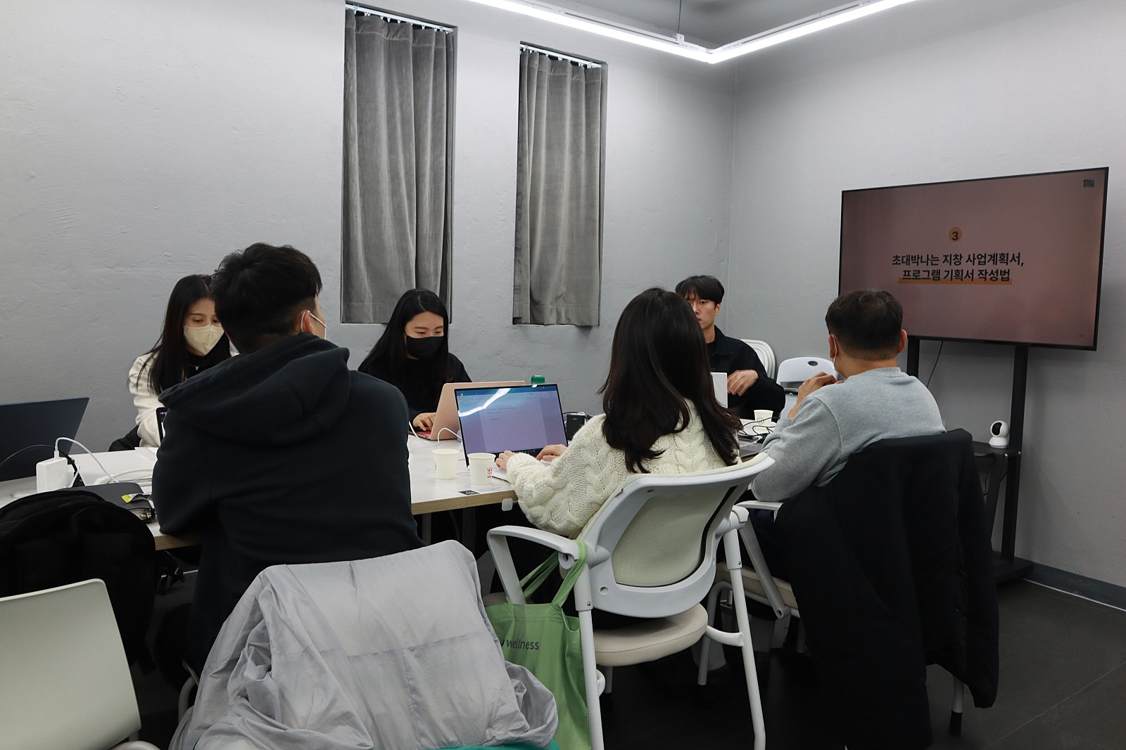 모임공간&스터디룸 돈버는아지트 modern