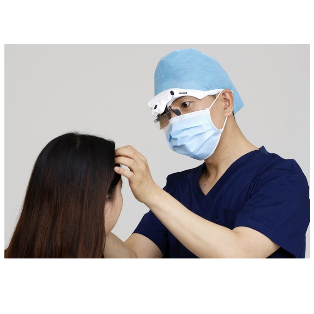 그녀의 헤어라인 의원 대표 이미지