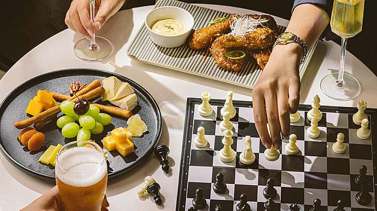 HAPPY HOUR : CHECKMATE 대표사진