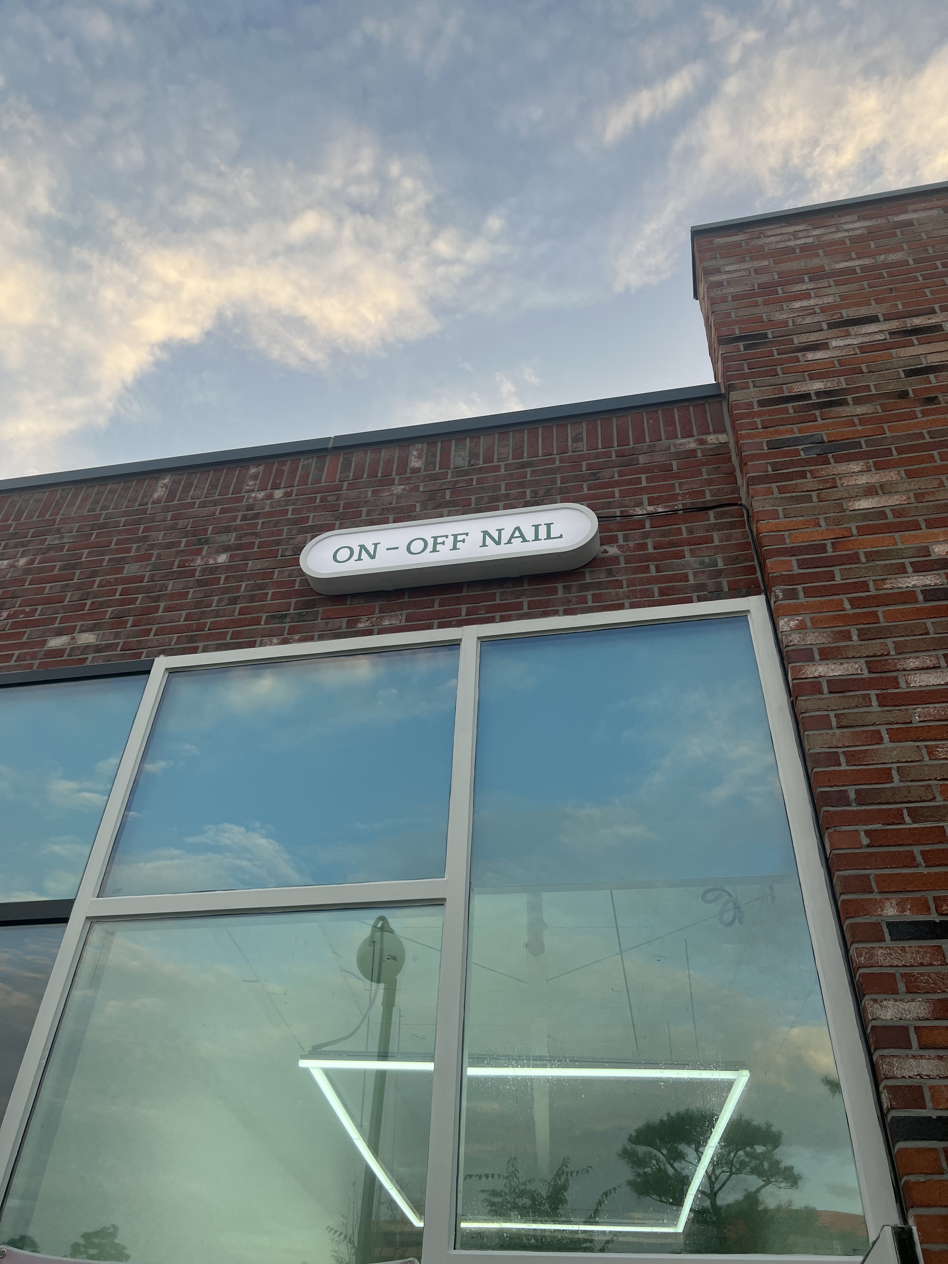 온오프네일 대표 이미지