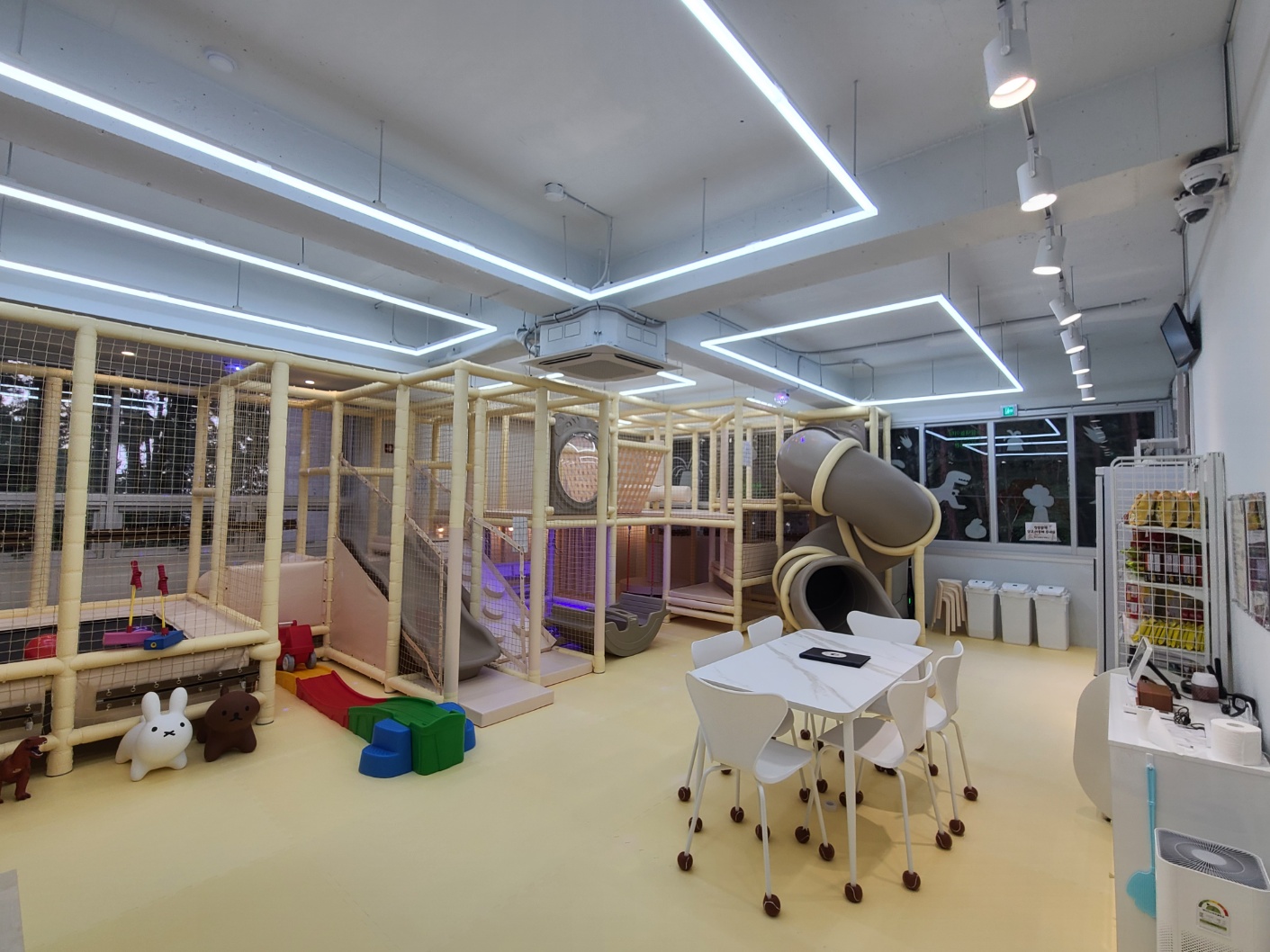 무인키즈카페 우리끼리 공룡마을 한라수목원점