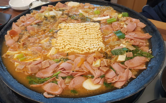 솥뚜껑부대찌개