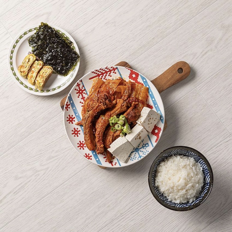 쑥이네김치찜 꾹이네바베큐