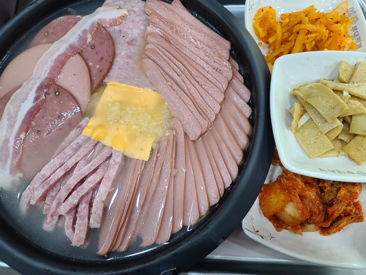 빅쭌부대찌개 홍성법원점