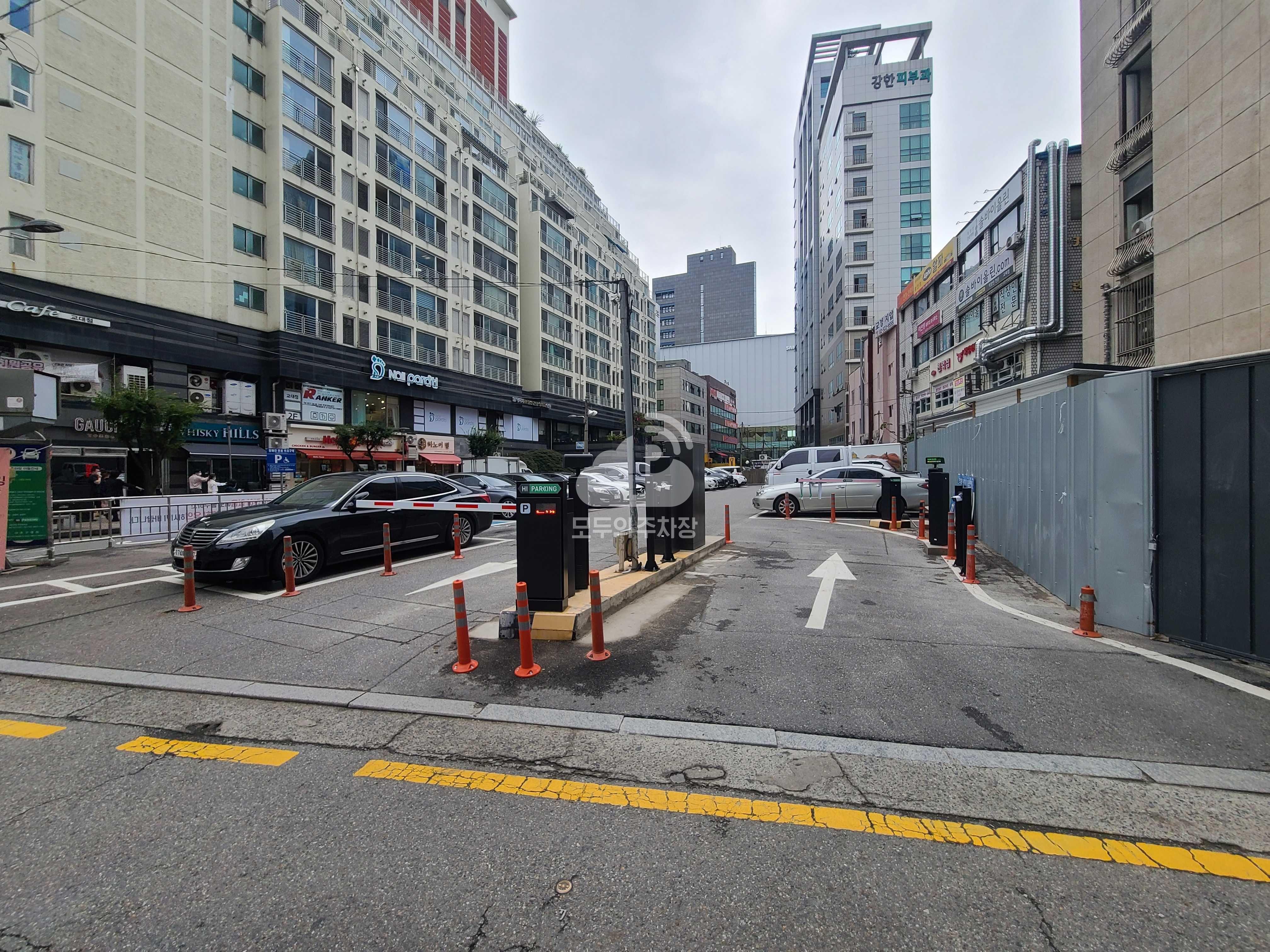 교대역동측공영주차장