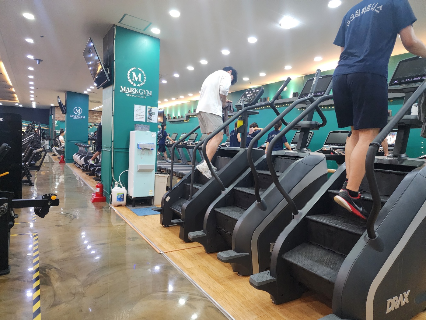 QED아카데미 마크짐휘트니스 영통역점