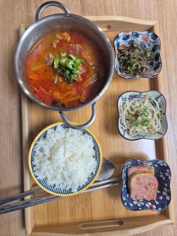 돌이 김치찌개