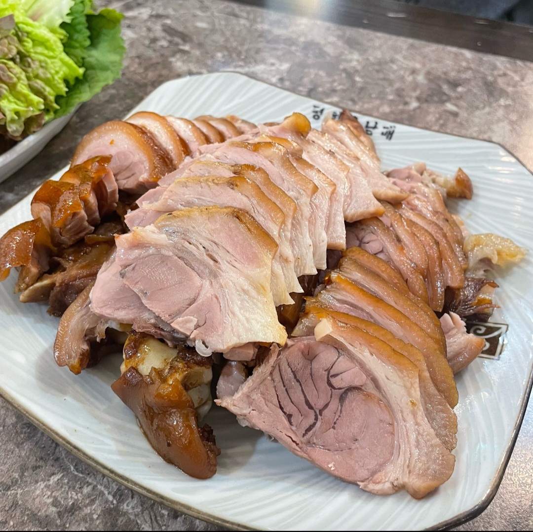 평화육남매왕족발 와룡점