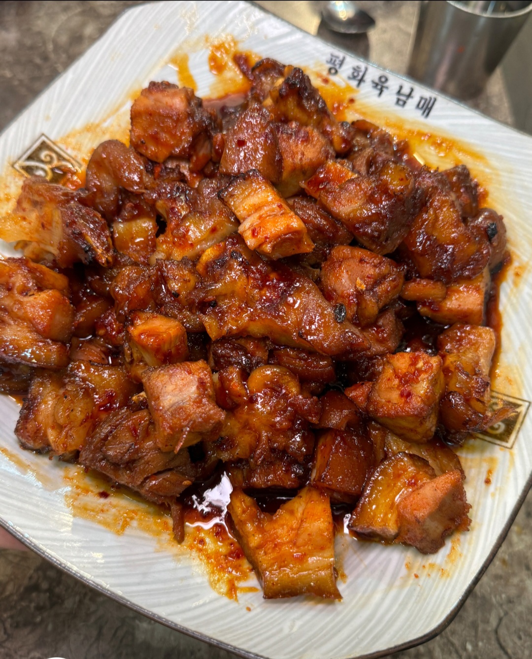 평화육남매왕족발 와룡점