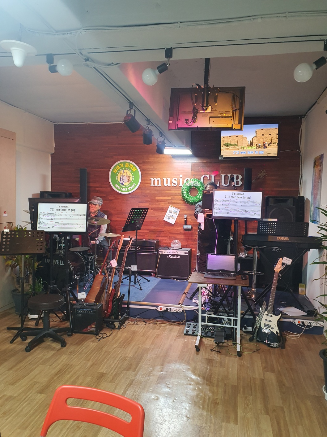 1번째 스튜디오 사진