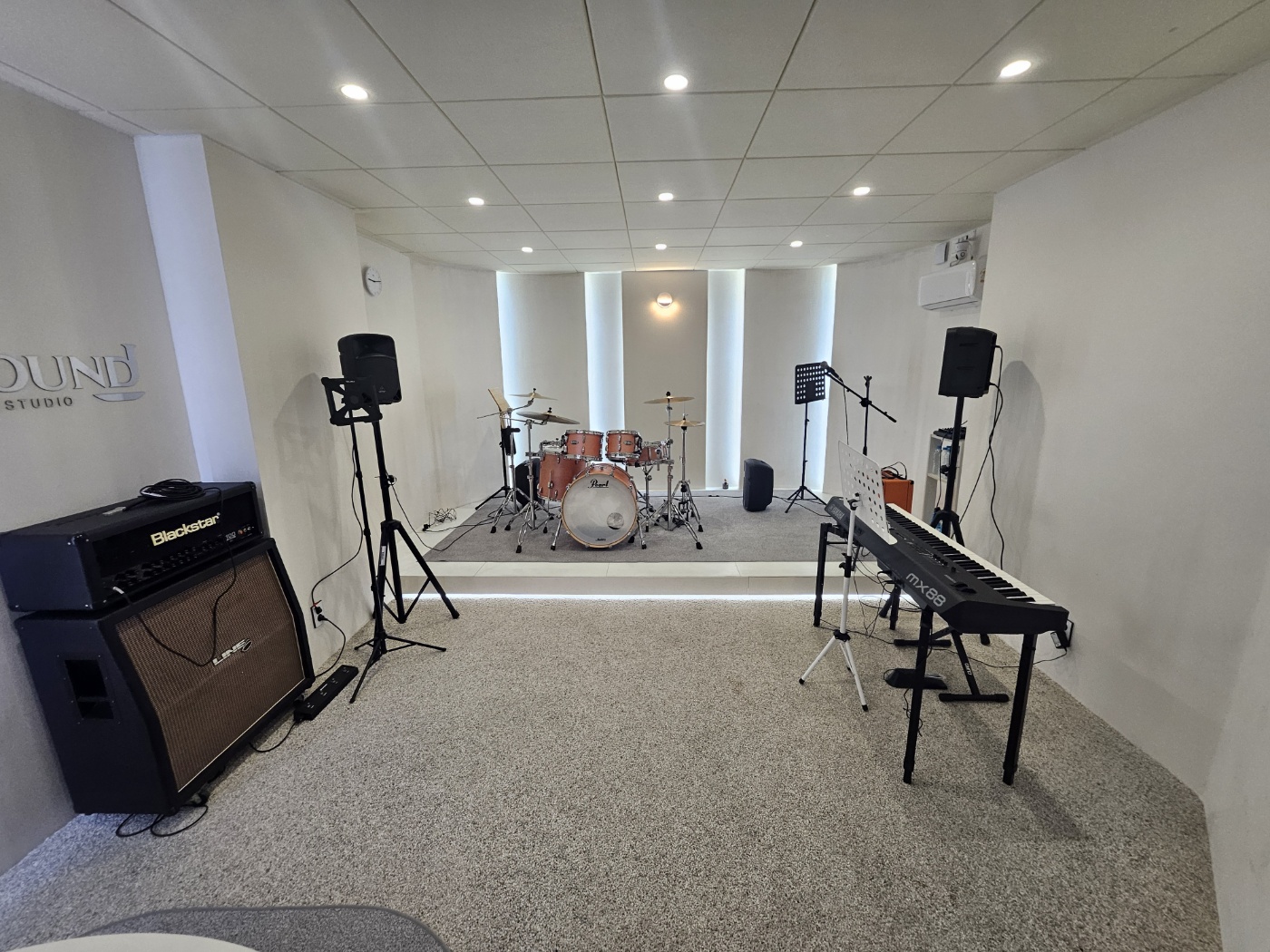 1번째 스튜디오 사진