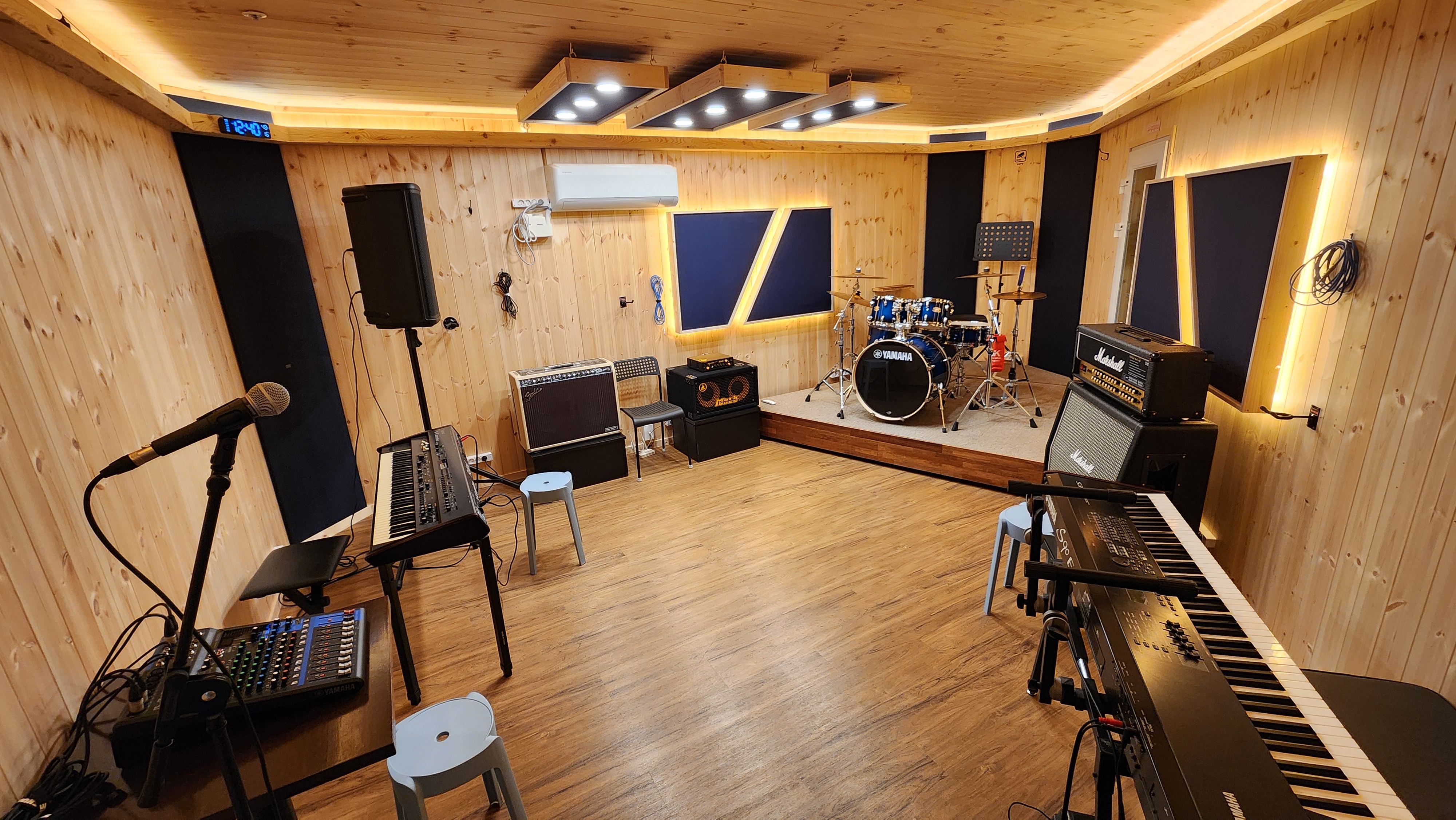 1번째 스튜디오 사진