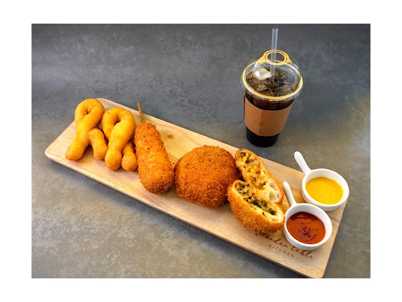 명품찹쌀꽈배기&대왕핫도그 원곡점