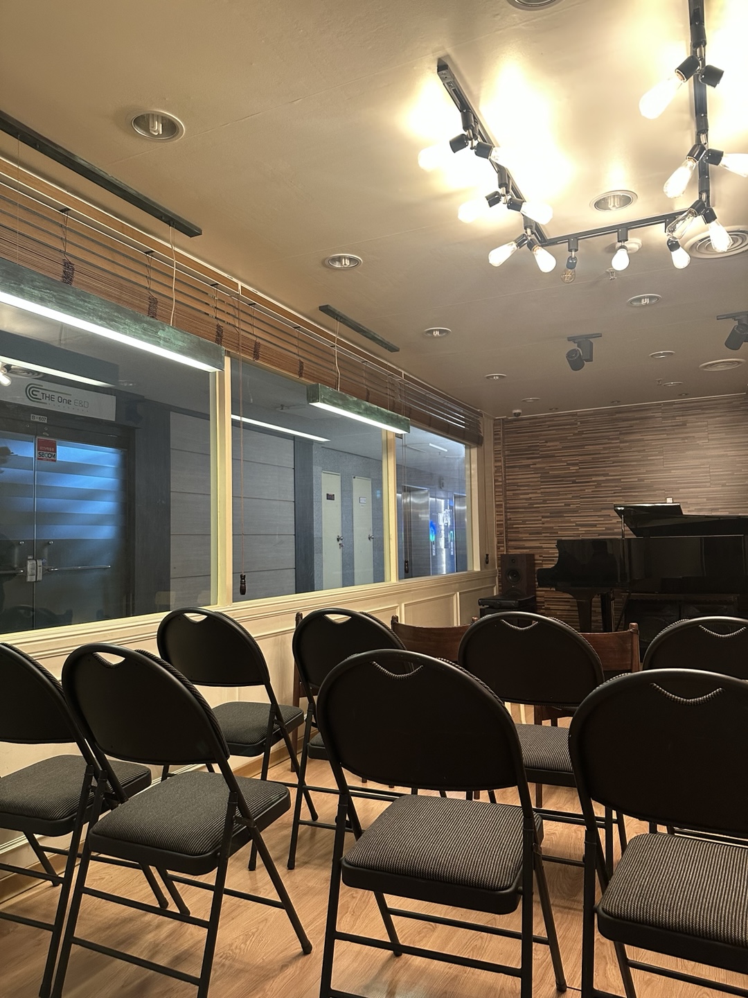 1번째 스튜디오 사진