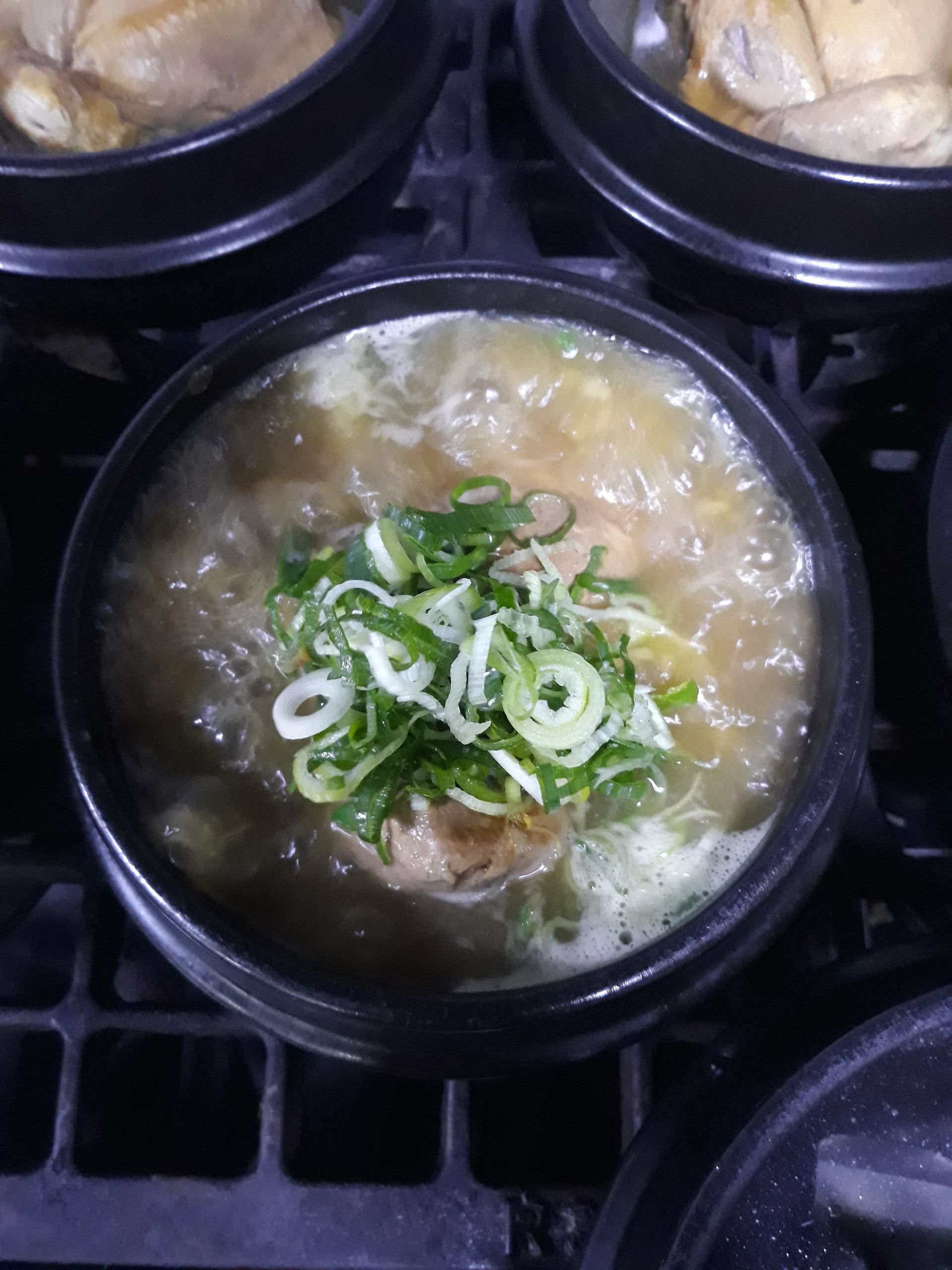 꽃바위약수삼계탕