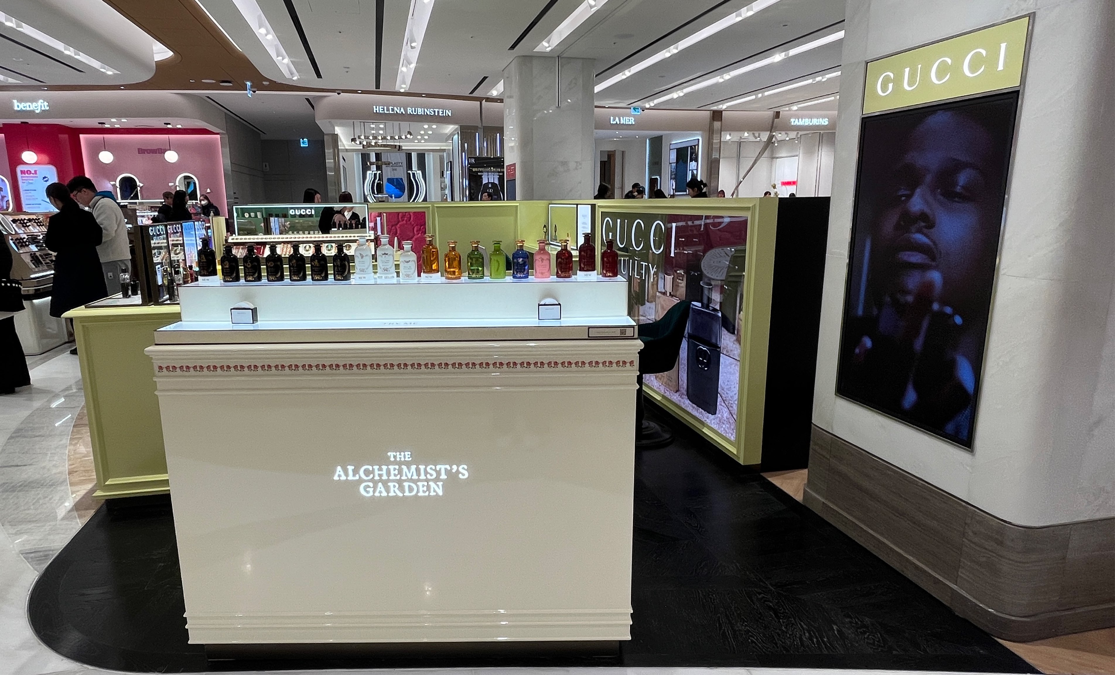 구찌 뷰티 대표 이미지